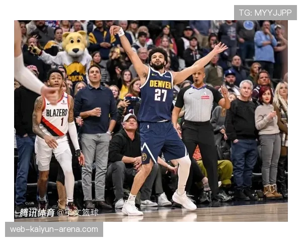 穆雷无球跑动制造错位，主导老鹰进攻节奏变化